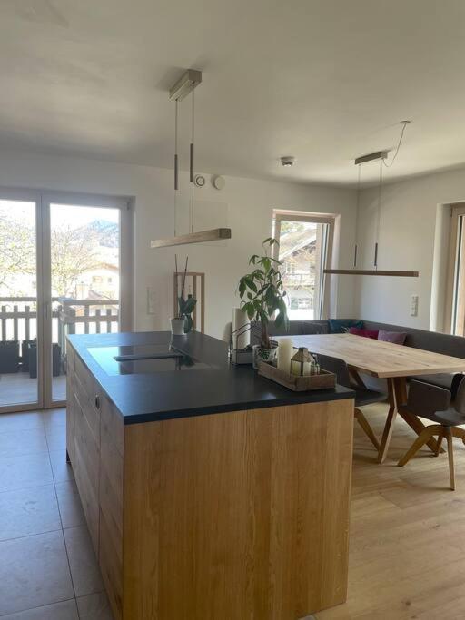 Wunderschoenes 4 Zimmer Apartment Mit Seeblick Bad Wiessee Dış mekan fotoğraf